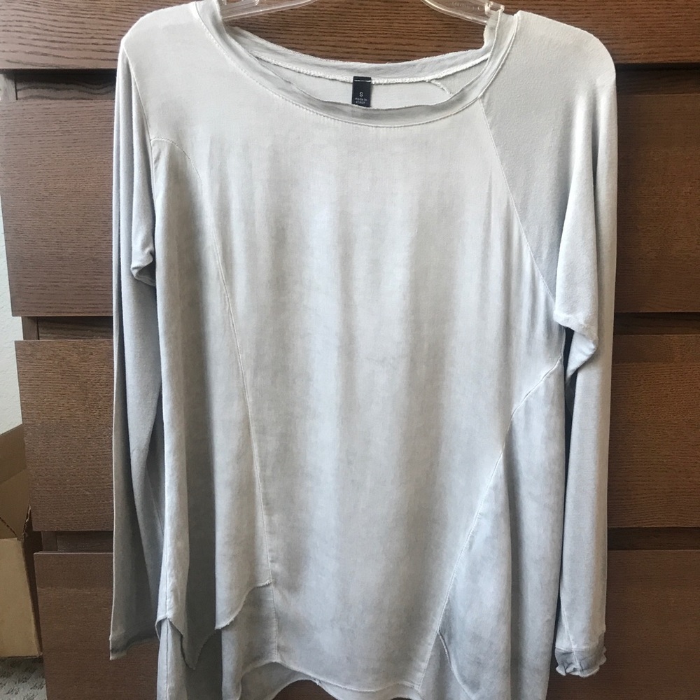 ONZ MADE IN ITALY LIGHT GRAY LONGSLEEVE TOP SIZE S EUC